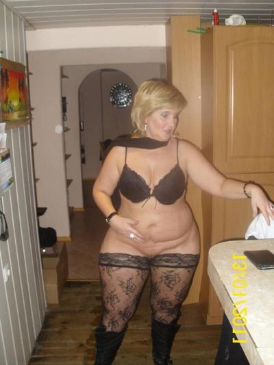 25P Reife Frauen in Nylons und Strümpfen 10