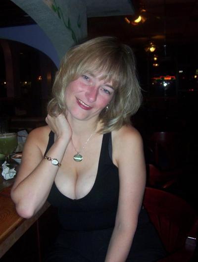 5P MILF rubia con tetas enormes