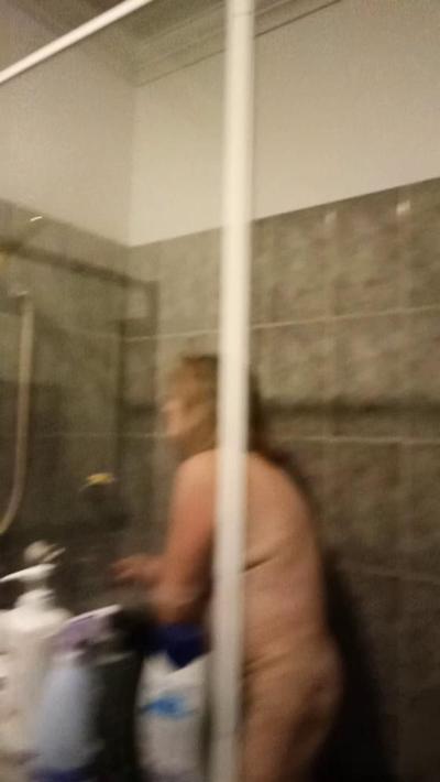 9P жена в душе