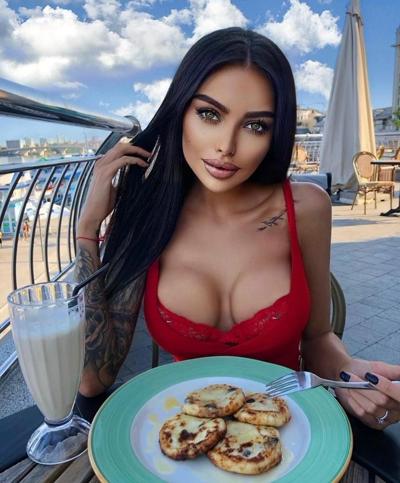 25P Alena Russan Fake Tit Bimbo