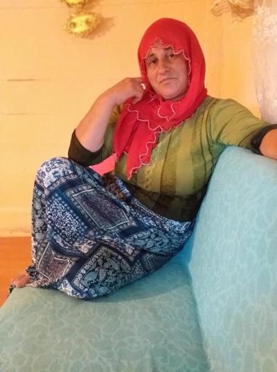 6P Türkische muslimische Hijab-Reife – Oma mit großen Brüsten (kein Porno)