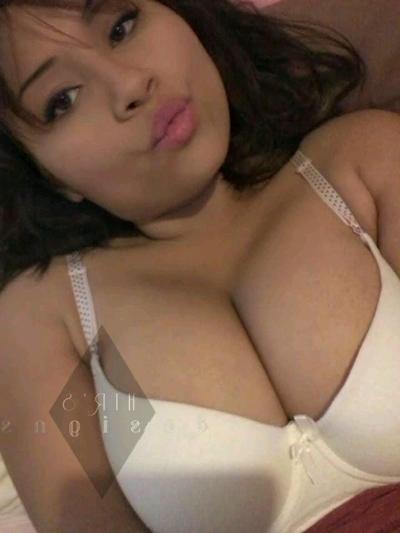 25P Chava de 18 tetuda y culona se hace prostituta en un motel
