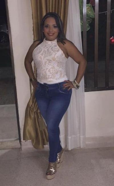 23P Sexy latina milf in jeans