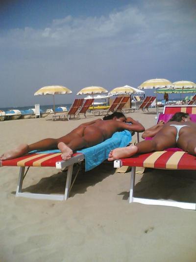 10P Italienischer braungebrannter Arsch am Strand