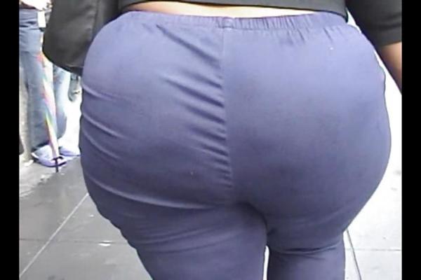 20P LATINA BOOTY VOYUER 