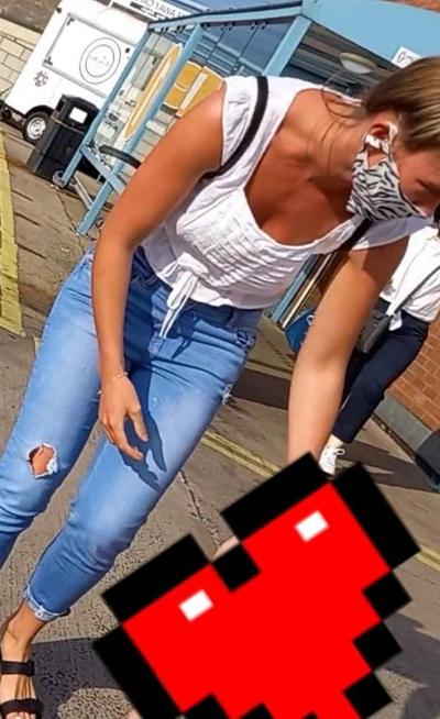 17P Newtownabbey MILF no bra down blouse nipple