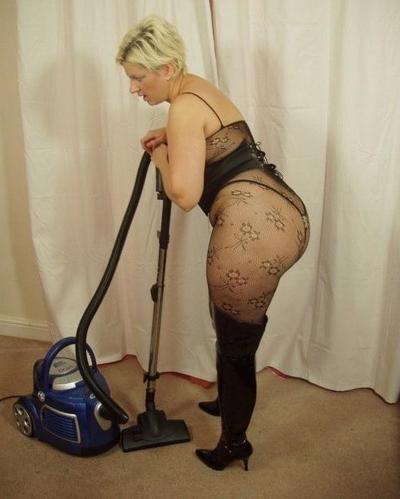 10P Gorgeous UK Milf