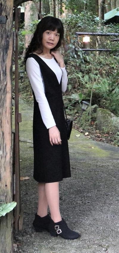 25P Chinese GILF in Tights