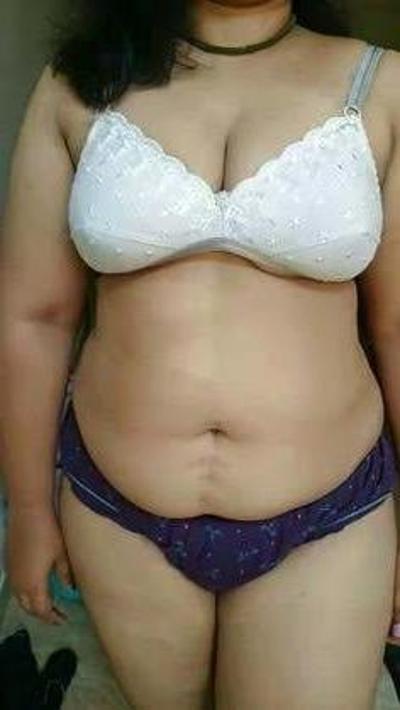 25P Desi NRI Bhabhi Hairy pussy ass panty