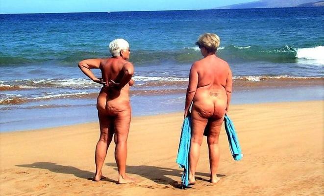 15P BBW matures and grannies at the beach 509