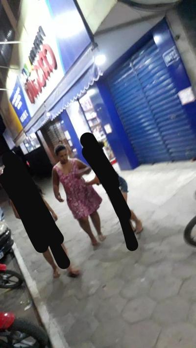 7P upskirt milf