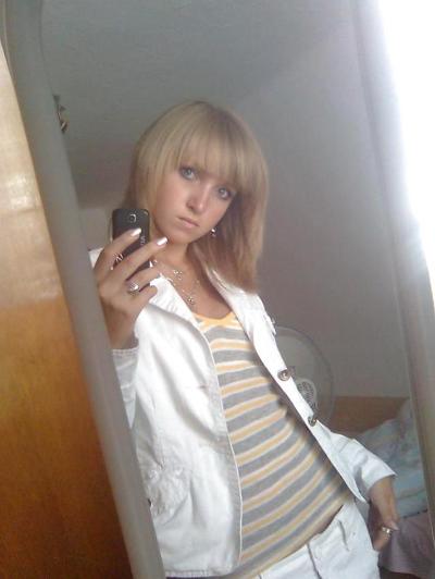 5P Blond Teen Self Shot