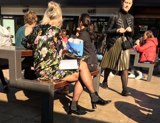 25P Street Pantyhose - Old UK Bitch
