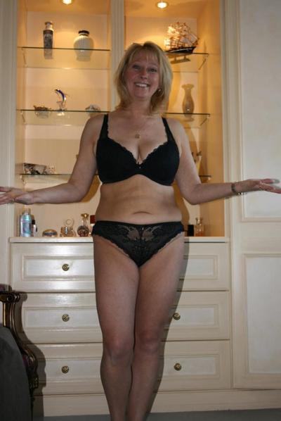25P Mom buys new lingerie