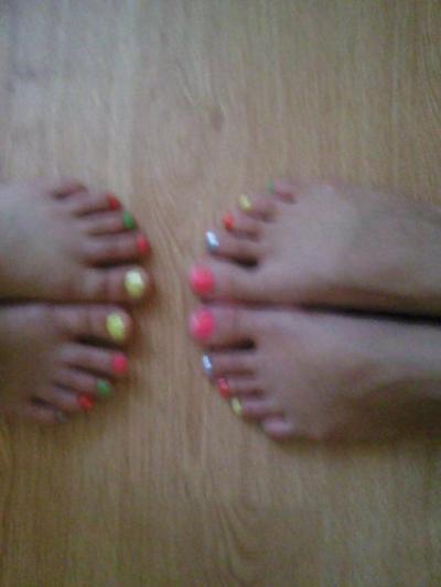 5P Feet of my daughter and her friends