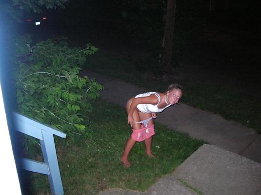 15P Nice (outdoor) toilet and bathroom girls 9