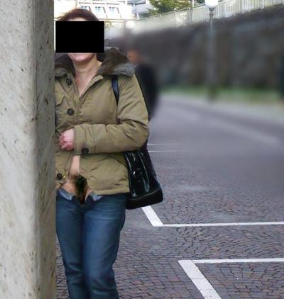 6P Flashing her Hairy Snatch - Public