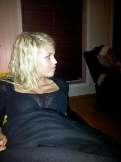13P Teen cleavage