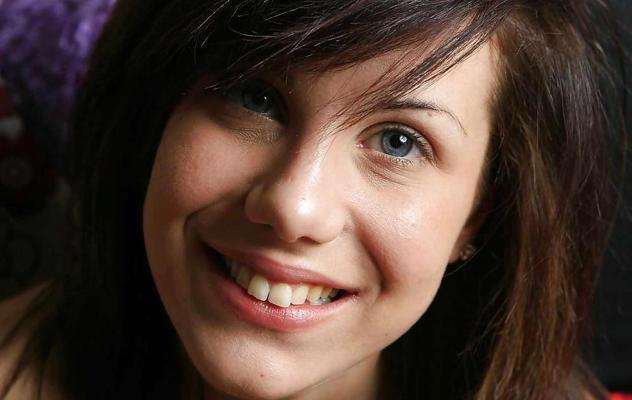 12P Close-ups of a beautiful girl - N. C. 