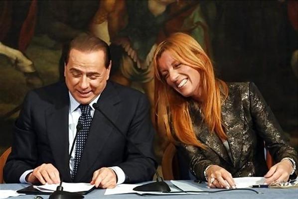 6P Michela Brambilla Rothaarige italienische MILF und Pfarrerin!