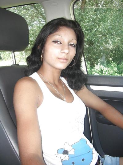 25P LATINA CAR FUCK