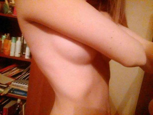 25P Valeria leaked teen selfies