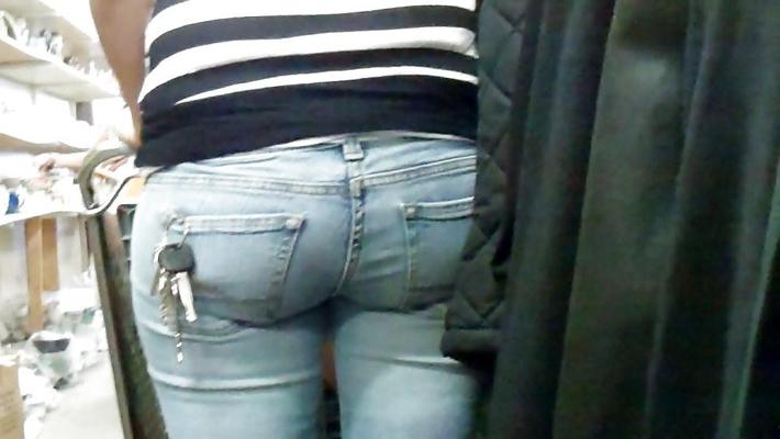 25P Fesses et cul sexy et serrés en jeans