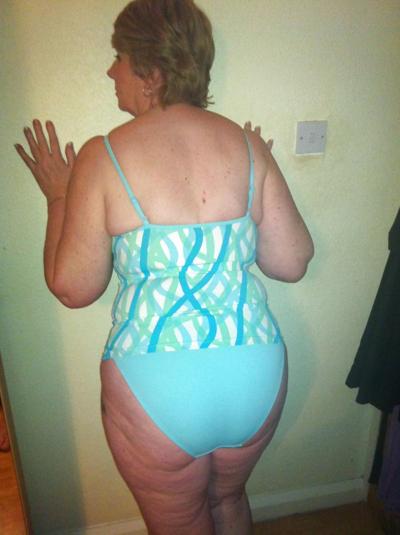 25P Sexy Milf Swimsuit Request