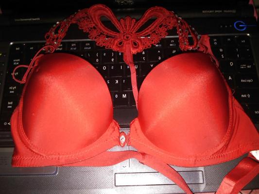 23P 赤いブラジャーで楽しい