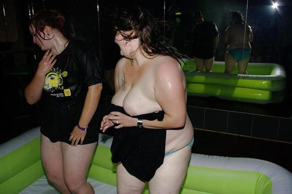 25P Fatties At The Strip Club