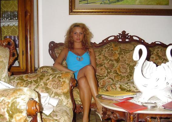 25P AMATEUR GIRL IN LINGERIE SET