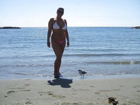 4P Sexi girl naked at the beach