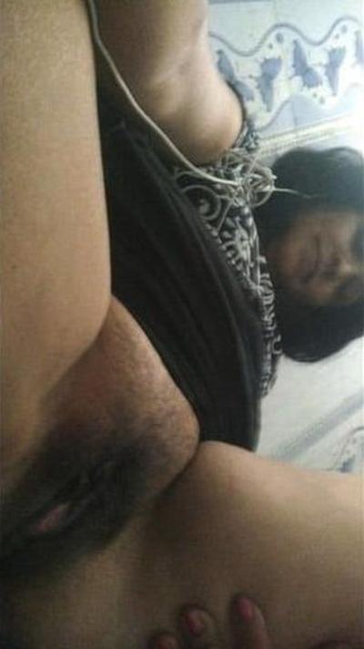 25P Tamil MOM Nude selfies matured wife