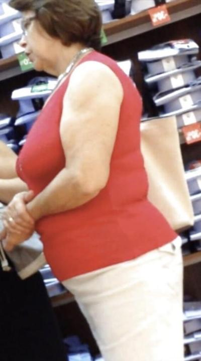 17P Supermarket Granny 15
