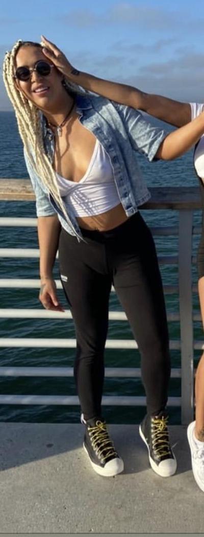 11P Big butt Carmin