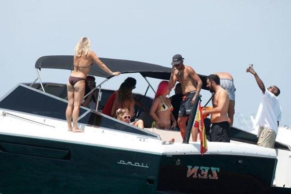 6P Rita Ora Ibiza vacation boat