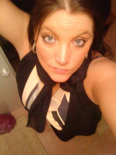 25P Amateur Babe on Holiday