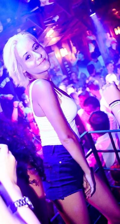 7P Hungarian girls partying 2