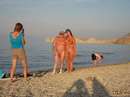 12P beach babe gymnast