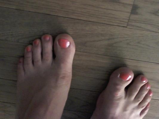 16P Suck my toes and cum all over them! mmm!!