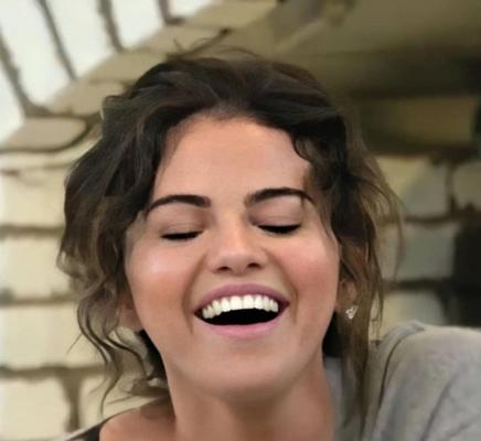 7P SELENA GOMEZ ... LOOK AT THIS HOT BEAUTY !!!