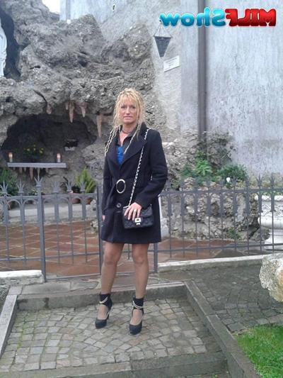 18P Milf Show 01
