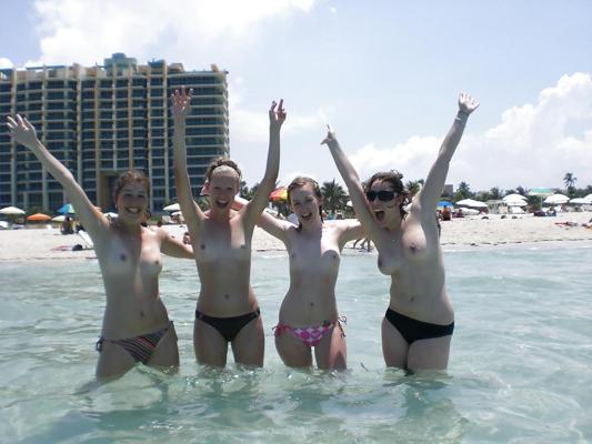 25P GIRLS TOGETHER: TEENS GET THEIR TITS OUT