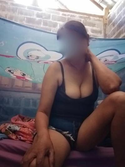 16P Cute asian MILF