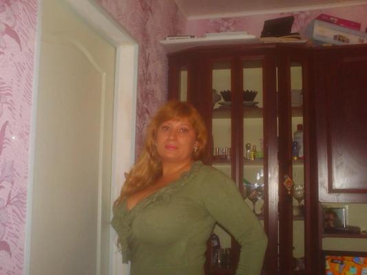 18P Busty Russian Woman 3698