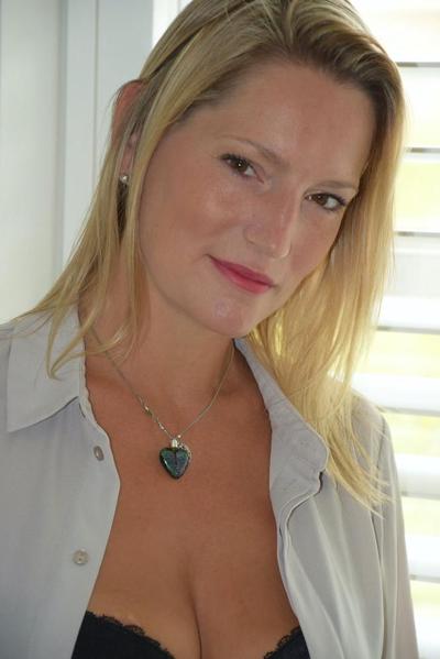 21P Lorraine, sexy UK MILF Slut