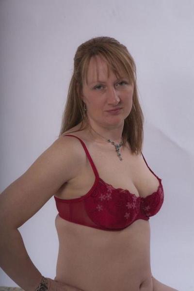 10P Anyone have a name for this milf?