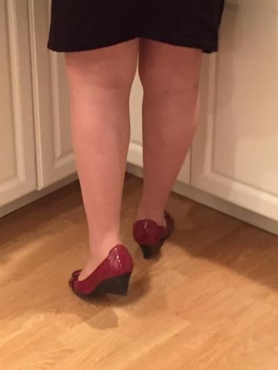 17P Wife wearing pantyhose