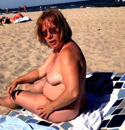 15P BBW matures and grannies at the beach 508