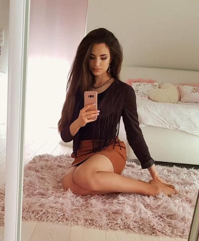 8P Schönes polnisches Insta-Model (lange Beine)